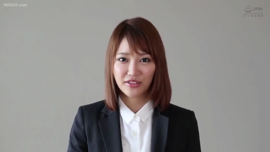 室内 · 严肃 · 脸部 · 裸露 · 门 · 窥视 · 两人 · 偷看