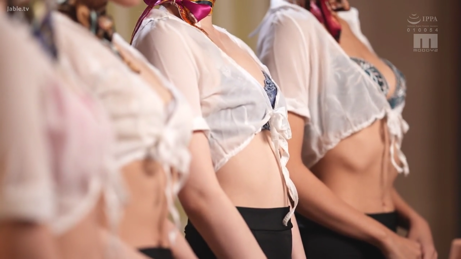 室内 · 站立 · 躯干 · 空姐制服