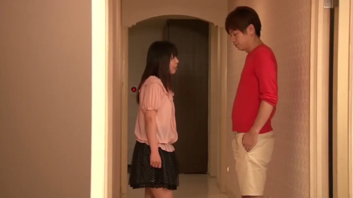 Indoor · Whole body · Stand · 平静 · Casual wear · Corridor · Eye contact