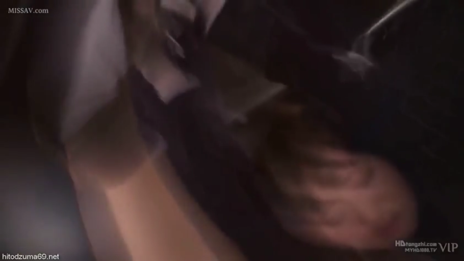 坐姿 · 交谈 · 卧室 · 剧情 · 笑容 · 休闲服