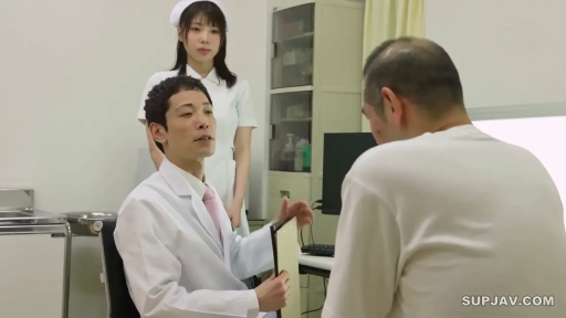 胸部特写 · 巨乳 · 移动 · 户外街道 · 粉色高领毛衣 · 侧身行走