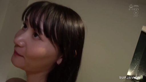 Indoor · Close-up of the face · 平静 · Nude · Gaze · 长发 · Side-lying