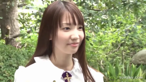 站立 · 面部特写 · 户外 · 修女服