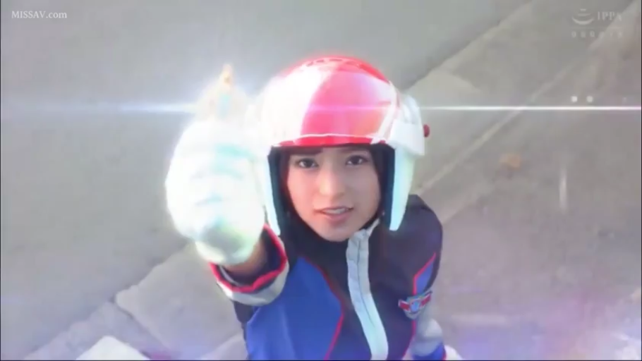 嚴肅 · 半身特寫 · 頭盔 · 户外 · 举手 · 戰隊制服 · 变身 · 特摄模仿