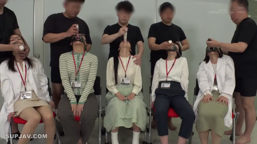 坐姿 · 办公室 · 全景 · 职业装