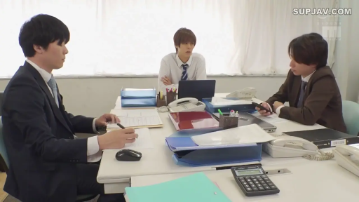 坐姿 · 嚴肅 · 办公室 · 遠景 · 西裝 · 職場 · 辦公用品 · 开会