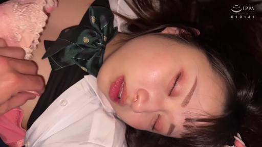 室内 · 脸部特写 · 迷离 · 仰卧 · JK制服 · 领结 · 昏睡