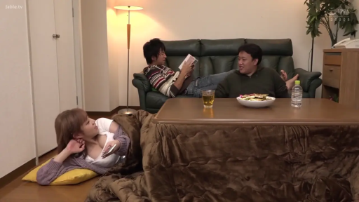 Conversation · Living room · Casual wear · Side-lying · Multi-person scene · 放松 · Kotatsu