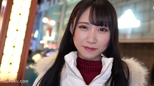 微笑 · 半身特写 · 行走 · 手机 · 打电话 · 雨伞 · 西装外套 · 街头