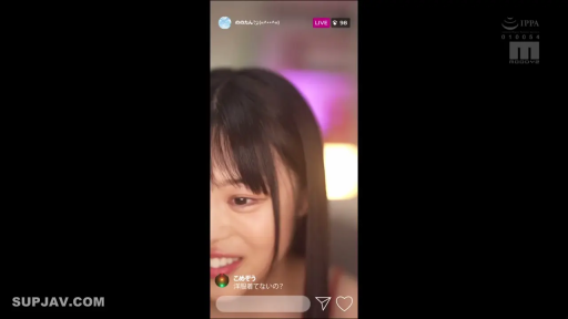 Indoor · Sitting Posture · Smile · 面部特写 · White camisole · 网络主播 · 实时直播 · 直播界面UI