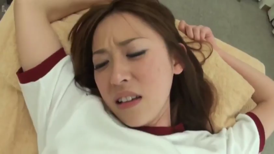 室内 · 脸部特写 · 枕头 · 仰卧 · 痛苦 · 体操服 · 受孕 · 亚洲