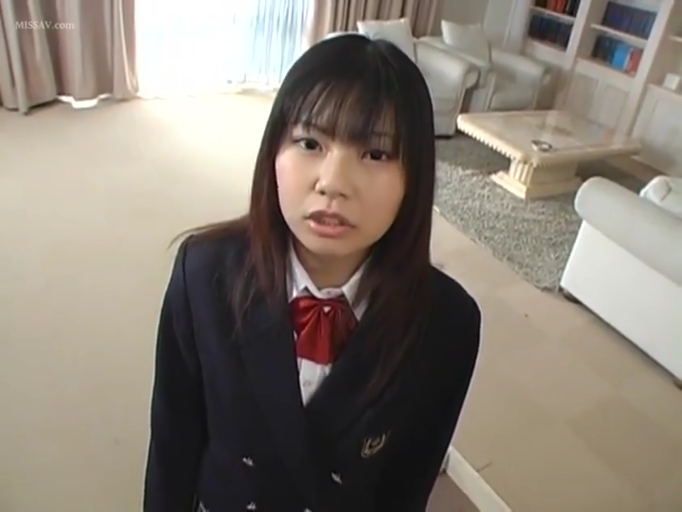 严肃 · 粉色短袖 · 角色扮演 · 站立 · 腹部 · 口罩 · 医务室 · 身体检查