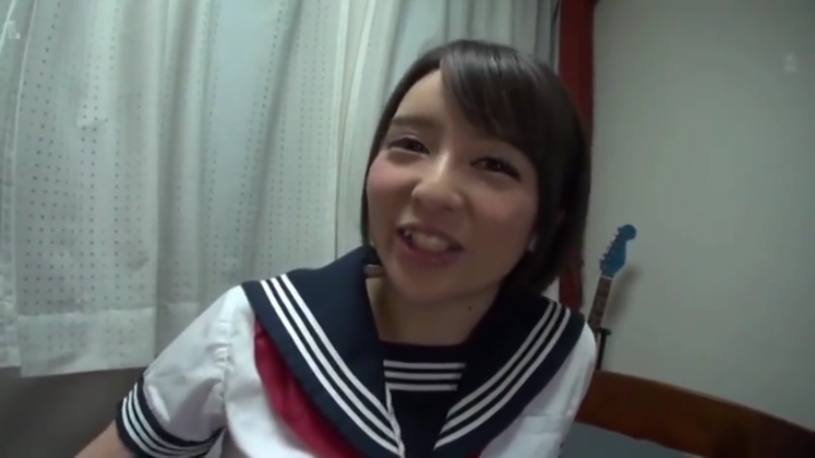 脸部特写 · 卧室 · 交流 · 水手服 · 笑容 · POV · 正面 · 吉他