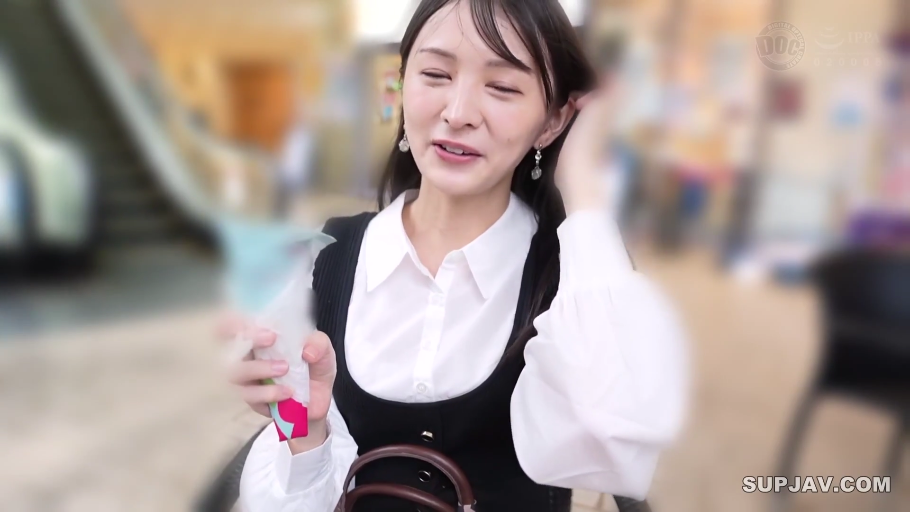 室内 · 俯身 · 口交 · 闭眼 · 背心 · 阴茎 · 是 · 吞吐