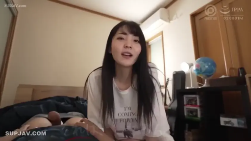 俯身 · 卧室 · 微笑 · 第一人称视角 · 挑逗 · 白色T恤 · 地球仪 · 阴茎特写