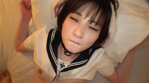 面部 · 卧室 · 自然 · 偷窥视角 · 注视 · 卧姿 · 条纹T恤 · 床栏