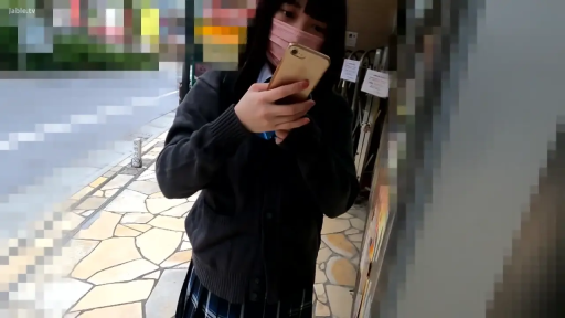 马赛克 · 站立 · 手机 · JK制服 · 戴口罩 · 户外街道 · 玩手机