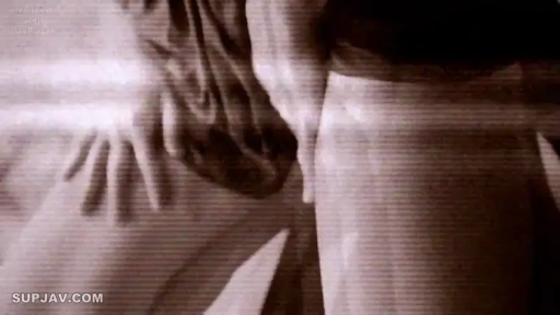 室内 · 全裸 · 站立 · 臀部特写 · 抚摸 · 画质模糊