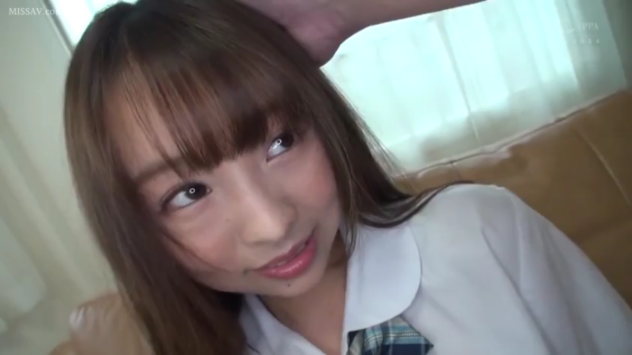 室内 · 脸部 · 微笑 · 仰卧 · 学生制服 · 特写 · 互动 · 领带