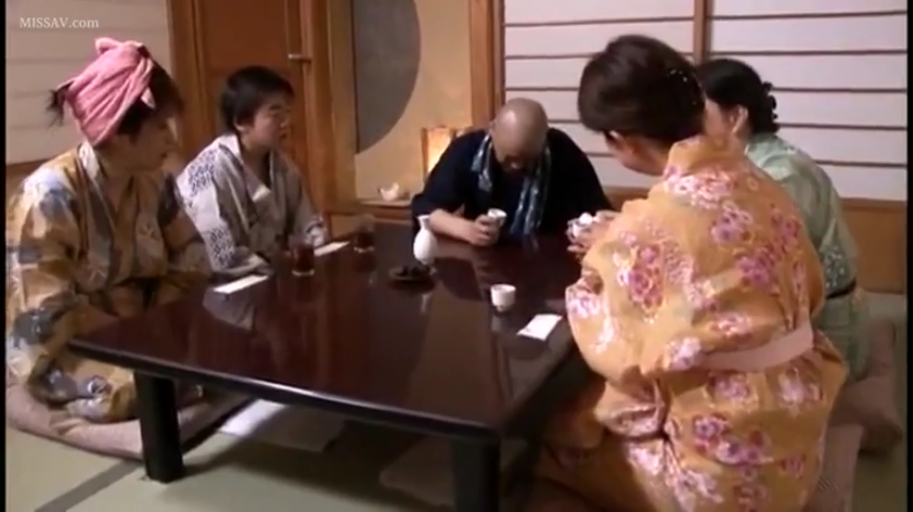 室内 · 骑乘位 · 胸部 · 性行为 · 微笑 · 霓虹灯 · 粉色袖套 · 彩色