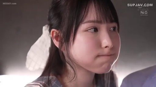 室内 · 面部 · 制服 · 正面 · 发带 · 少女 · 含精 · 鼓腮