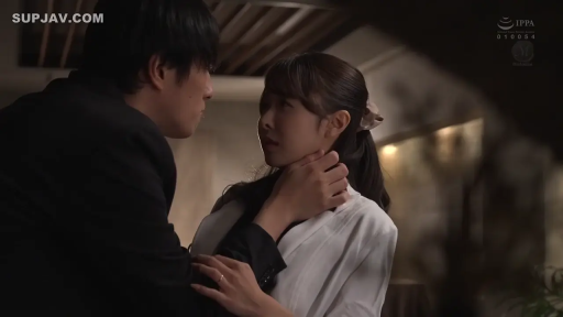 室内 · 脸部特写 · 西装 · 抚摸脸部 · 面对面 · 戒指 · 职场剧情 · 紧张