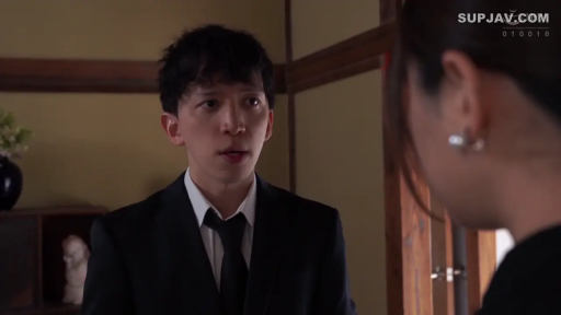 Serious · Stand · Japanese-style room · 面部特写 · 对话 · 花瓶 · Formal attire · black suit