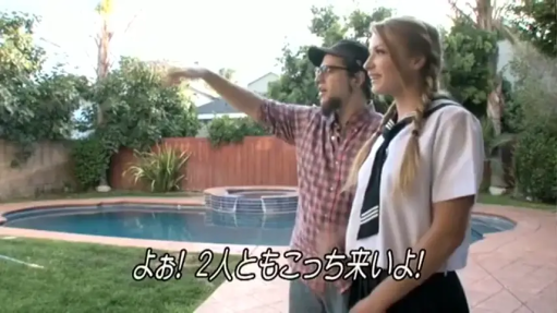 制服 · 站立 · 中景 · 微笑 · プロット · 案内 · 泳池 · 户外泳池