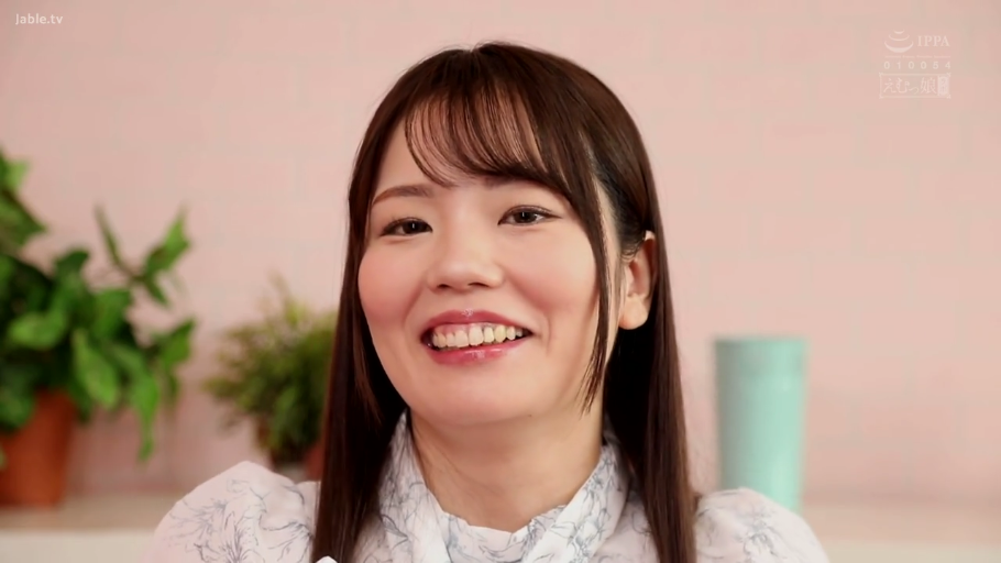 室内 · 沉思 · 脸部 · 仰头 · 长发 · 碎花衬衫