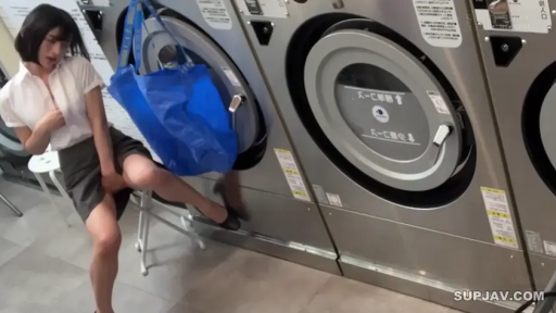 座り姿勢 · 銷魂 · 自慰 · 露出 · OL制服 · 洗衣机 · 自助洗衣店
