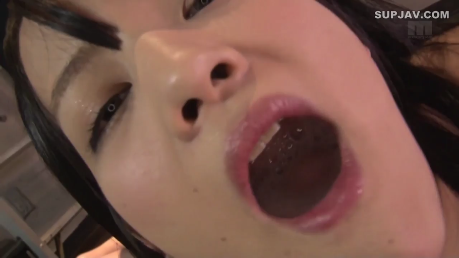 室内 · 仰臥 · 裸体 · 嘴部特写