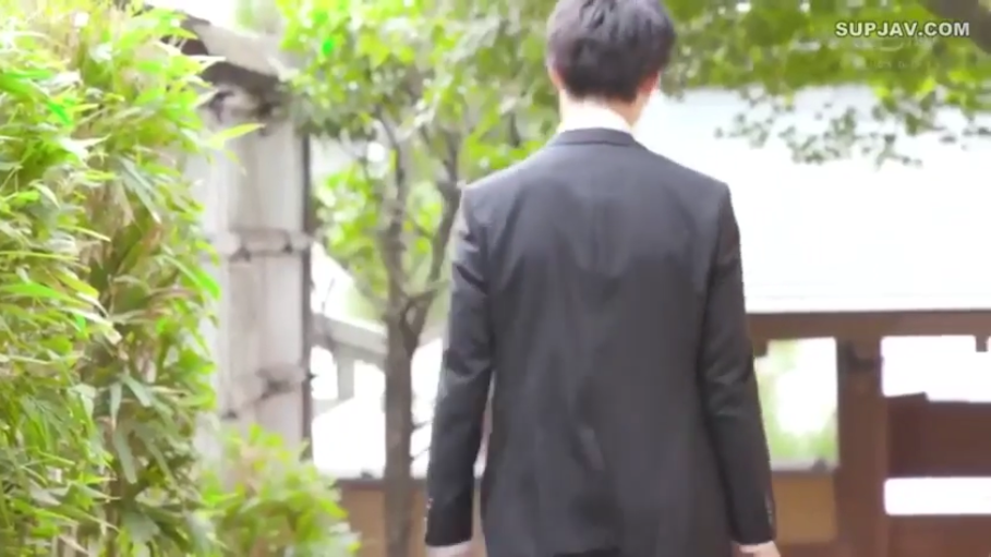 西装 · 户外庭院