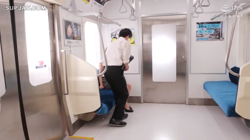 俯身 · 職業裝 · 遠景 · 地鐵 · 座椅 · 靠近 · 场景图