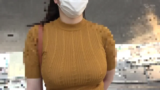 胸部 · 站立 · 巨乳 · 户外 · 口罩 · 紧身衣 · 步行