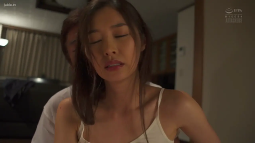 室内 · 面部特写 · 吊带衫 · 从后抱住