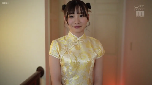 室内 · 站立 · 微笑 · 半身 · 旗袍 · 静态 · 包包头