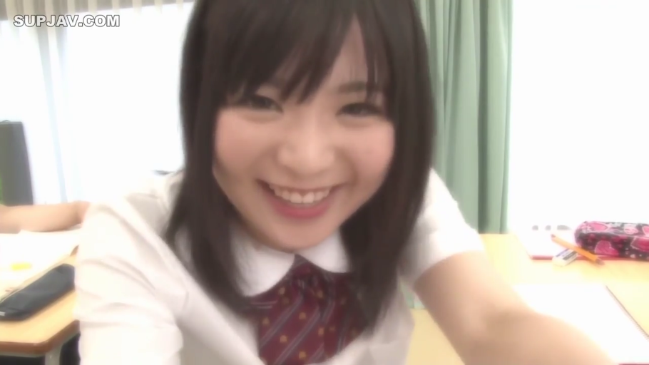 室内 · 坐姿 · 揉捏乳房 · 白色开衫 · 第一人称视角 · 乳房特写 · 无面部表情