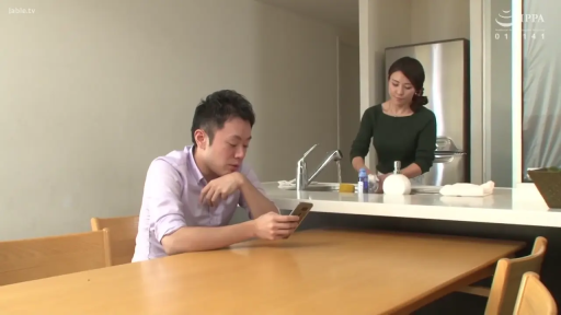 站姿 · 严肃 · 全景 · 居家 · 毛衣 · 厨房 · 做家务 · 手机