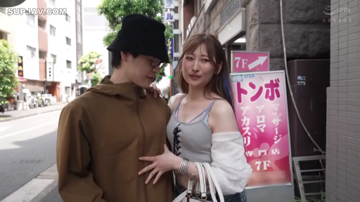 站姿 · 半身 · 街道 · 吊带背心