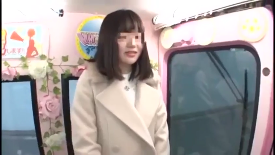 站立 · 恥ずかしがり屋 · 半身 · 谈话 · 装饰花 · 白色大衣 · 巴士内部 · 码眼