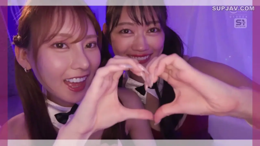 室内 · 站立 · 近景 · 双人 · 兔女郎 · 喜悦 · 比心