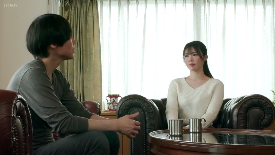 室内 · 茶杯 · リビング · 半身 · 交流 · 平凡 · 日常装 · 对坐