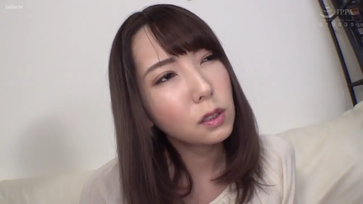 卧室 · 白色浅色上衣
