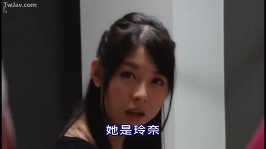 室内 · 脸部特写 · 黑色上衣