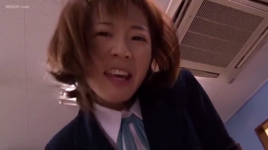 室内 · 骑乘位 · 性交 · 全裸 · 臀部特写 · 背面视角