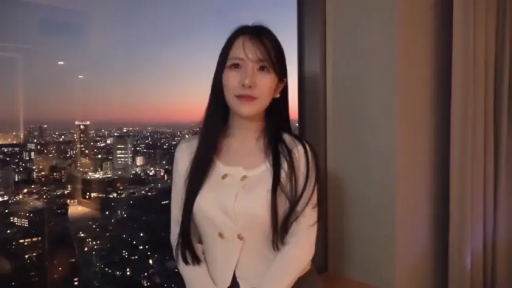 站姿 · 微笑 · 半身 · 注視 · 酒店 · 夜景 · 日常装 · 落地窗