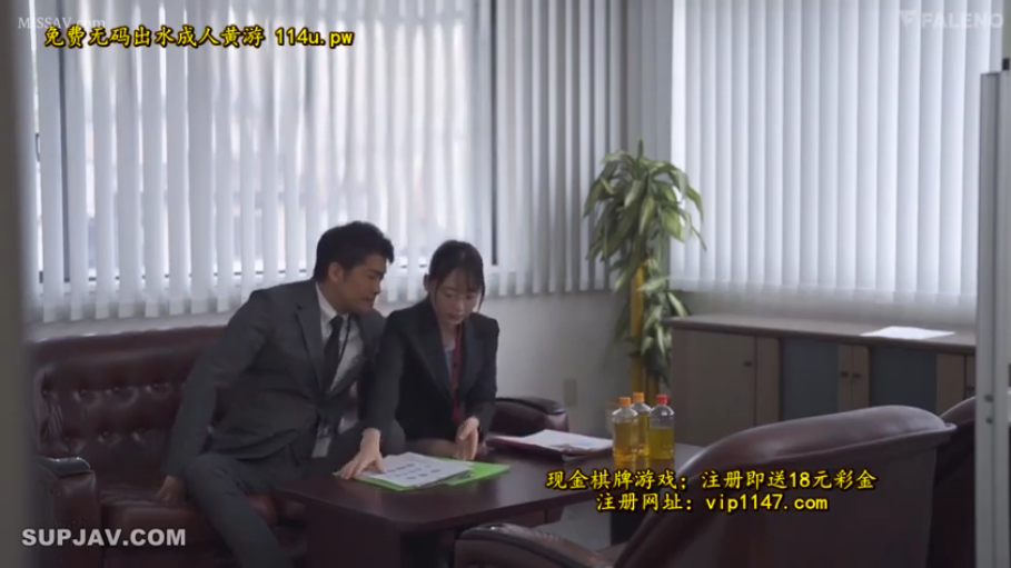 骑乘位 · 性交 · 投入 · 全裸 · 卧室 · 裸体 · 床 · 身体接触