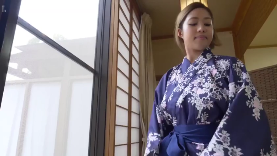 蓝色花纹浴衣