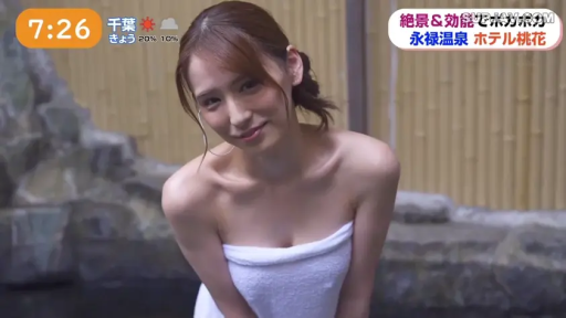 昏暗 · 胸部特写 · 陶醉 · 仰卧 · 抚摸胸部 · 大尺度 · 粉色比基尼