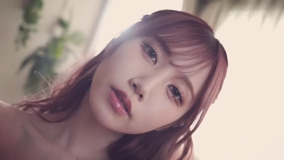 室内 · 脸部特写 · 裸肩